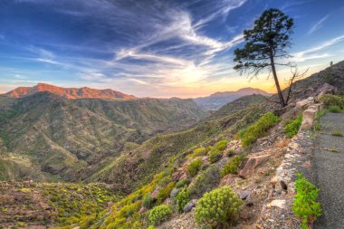 Gran Canaria dağlarda günbatımı