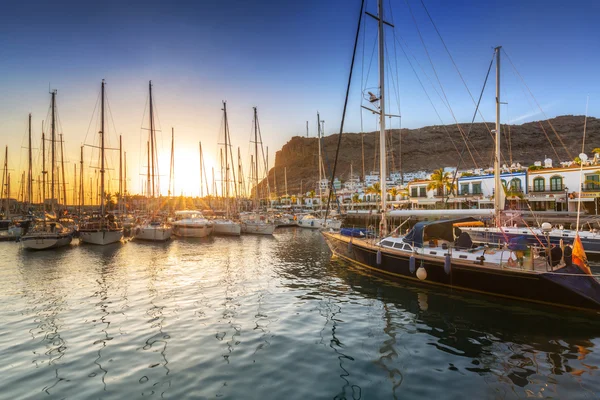 Marina von Puerto de Mogan bei Sonnenuntergang — Stockfoto