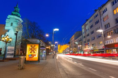 Şehir Merkezi Gdynia gece, Polonya