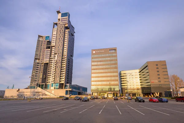 Moderne Architektur der Seetürme Wolkenkratzer bei Sonnenuntergang — Stockfoto