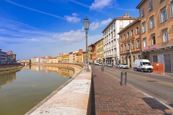 Architektura miasta Pizy z wąskimi uliczkami, Włochy. — Zdjęcie stockowe
