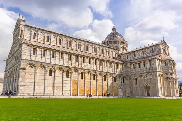 Cathédrale et la Tour penchée de Pise au soleil, Italie — Photo