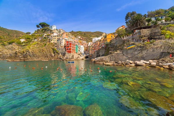 Riomaggiore stad aan de kust van de Ligurische Zee — Stockfoto