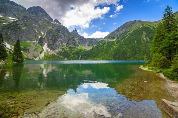 Μάτι της λίμνης Θάλασσα στην Tatra βουνά — Φωτογραφία Αρχείου