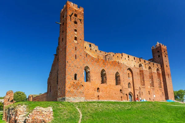 仍然是在 Rydzyn 海尔明斯基中世纪砖城堡的 — 图库照片