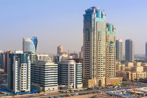 Parque tecnológico de Dubai Internet City ao nascer do sol — Fotografia de Stock