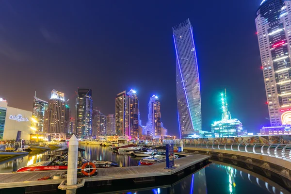 Gratte-ciel de Dubai Marina la nuit, EAU — Photo