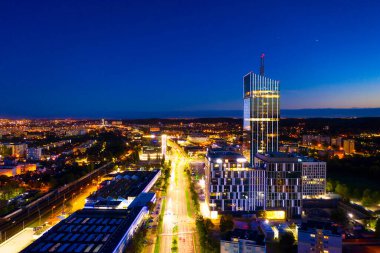 Gdansk, Polonya - 18 Ekim 2020: Olivia Star gökdeleni, Gdansk Oliwa, Polonya. Olivia Star 156 metreyle Polonya 'nın Baltık Denizi' ndeki en yüksek binadır..