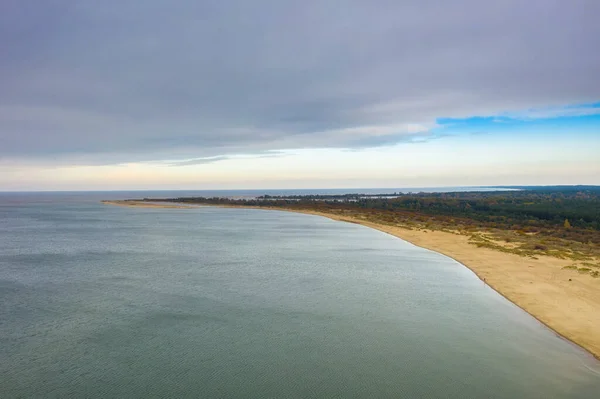 ポーランドのSobieszewoのバルト海のビーチの空中風景 — ストック写真