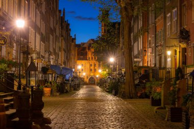 Gdansk - 31 Ekim 2020: Gdansk eski kasabasındaki Mariacka caddesinin mimarisi, Polonya