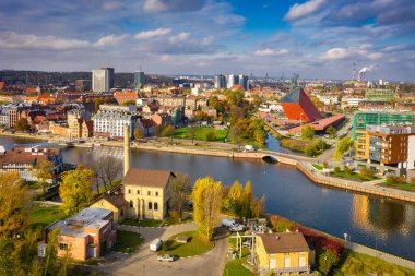 Motlawa Nehri 'ndeki Gdansk şehrinin muhteşem mimarisi Polonya' nın havadan görüntüsü.