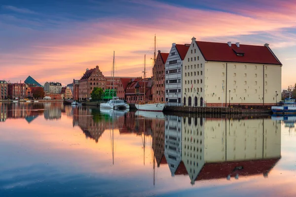 Gdansk Con Hermoso Casco Antiguo Sobre Río Motlawa Amanecer Polonia — Foto de Stock