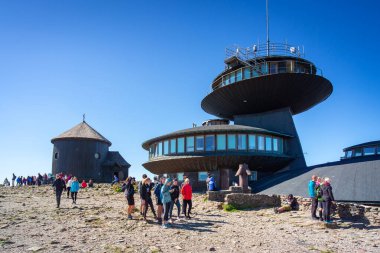 Sniezka, Polonya - 9 Eylül 2020: Polonya 'nın Karkonosze Dağlarındaki Sniezka Meteoroloji Gözlemevi