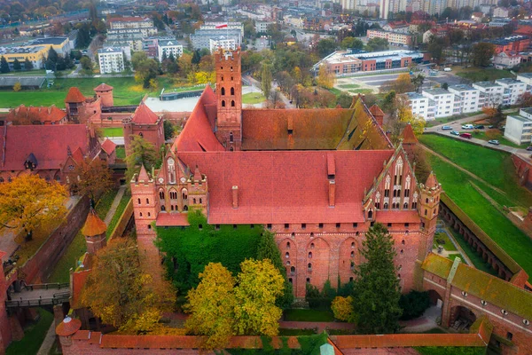 Nebliger Sonnenaufgang Über Der Burg Maribork Und Dem Fluss Nogat — Stockfoto