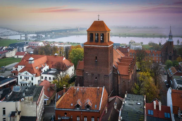Καταπληκτική Ανατολή Πάνω Από Ομιχλώδη Πόλη Tczew Και Ποταμός Vistula — Φωτογραφία Αρχείου