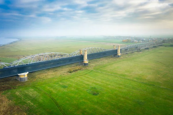 波兰Tczew维斯瓦河和铁路桥的空中景观 — 图库照片