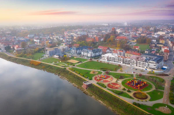 波兰茨乌夫市和维斯瓦河的空中风景 — 图库照片