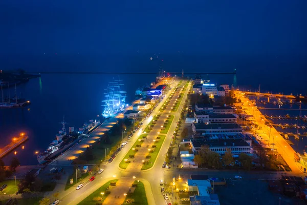 夕暮れ時にバルト海によるグディニアの街の風景 ポーランド — ストック写真
