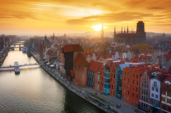 Gün Batımında Gdansk Motlawa Nehri Üzerindeki Inanılmaz Şehir Manzarası Polonya — Stok fotoğraf