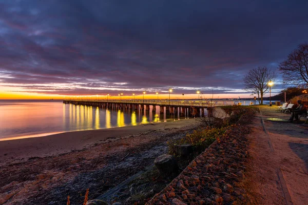 Güneş Doğmadan Önce Gdynia Orlowo Daki Ahşap Iskeleli Güzel Manzara — Stok fotoğraf