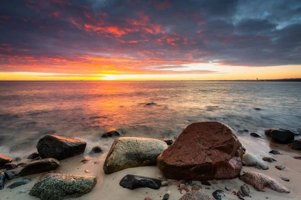 Verbazingwekkend Landschap Van Het Strand Bij Orlowo Cliff Bij Zonsopgang — Stockfoto