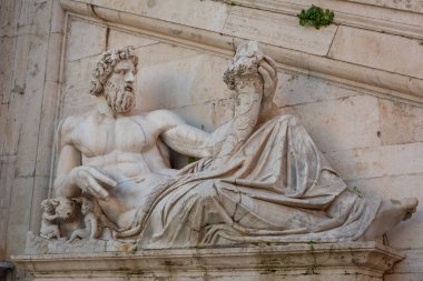 Roma, İtalya - 11 Ocak 2019: Roma, İtalya 'daki Capitolium Meydanı' ndaki Scruptures