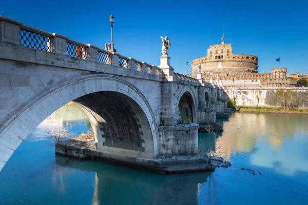 Most Hradu Svatého Anděla Přes Řeku Tiber Římě Itálie — Stock fotografie