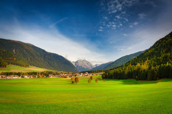 Paesaggio Idilliaco Della Città Rasun Sotto Alto Adige Autunno Italia — Foto Stock