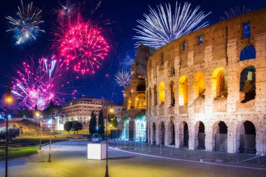 Roma, İtalya 'daki Colosseum' da havai fişek gösterisi