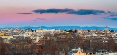 Roma 'nın Panorama' sı gün batımında güzel mimarisi ile, İtalya