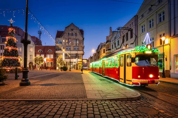 Tram Decorazioni Natalizie Nella Piazza Del Mercato Grudziadz Tramonto Polonia — Foto Stock