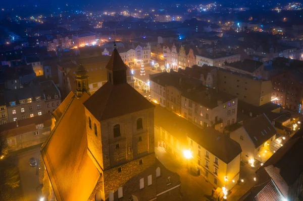 ポーランドの夜にクリスマスの装飾とGrudziadz旧市街の空中風景 — ストック写真