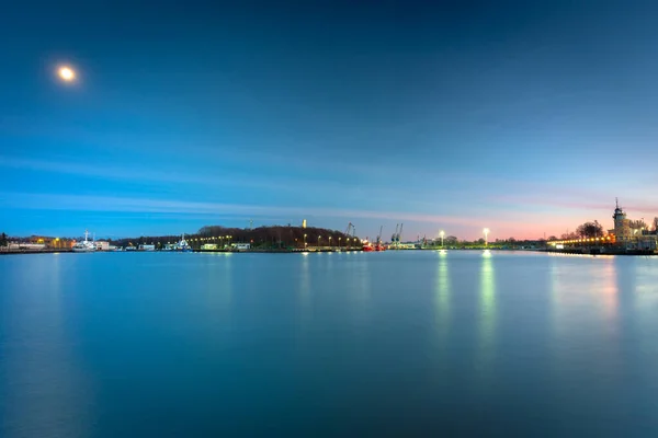 黄昏时分新港的景象 格但斯克 — 图库照片