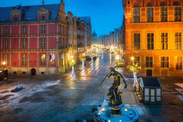Neptunus Fontein Een Kerstversiering Besneeuwde Oude Stad Van Gdansk Polen — Stockfoto