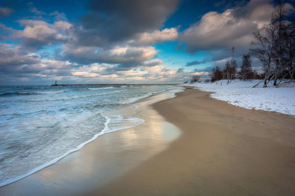 Paisaje Invernal Una Playa Cubierta Nieve Mar Báltico Gdansk Polonia — Foto de Stock