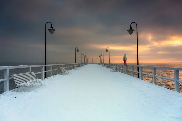 Schöne Hölzerne Seebrücke Gdynia Orlowo Verschneiten Winter Ostsee Polen — Stockfoto