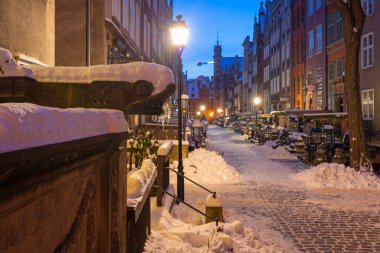 Gdansk 'ta güzel Mariacka caddesi, karlı kış, Polonya