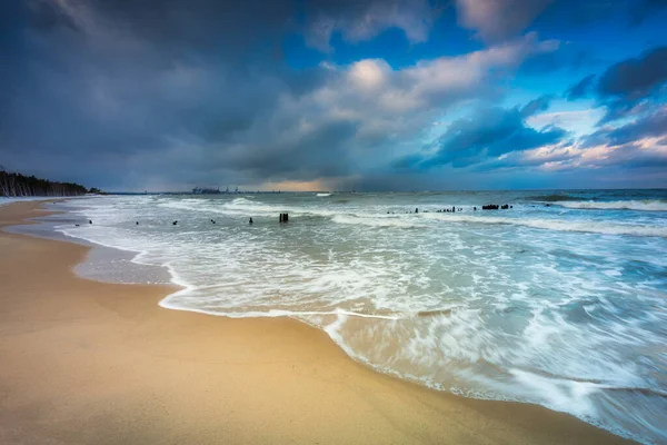 Paisaje Invernal Una Playa Cubierta Nieve Mar Báltico Gdansk Polonia —  Fotos de Stock