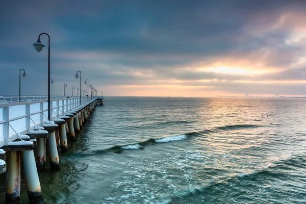 Bellissimo Molo Legno Gdynia Orlowo Inverno Nevoso Mar Baltico Polonia — Foto Stock