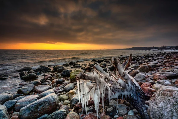 Increíble Paisaje Rocas Congeladas Playa Gdynia Orlowo Amanecer Polonia —  Fotos de Stock