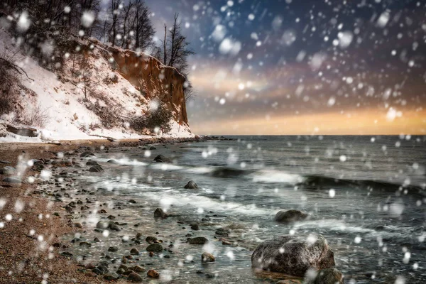 Vackert Landskap Klippan Gdynia Orlowo Snöig Vinter Östersjön Polen — Stockfoto