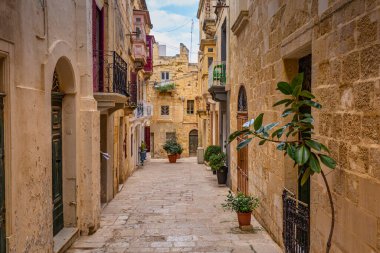 Birgu, Malta 'daki eski şehrin dar sokakları