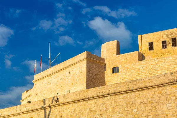 Birgu, Malta 'daki eski kasabanın savaş duvarları