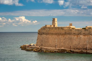Malta 'nın başkenti Valletta' nın muhteşem mimarisi ve şehir duvarları