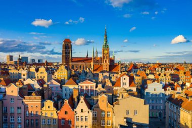 Gdansk 'taki eski şehrin güzel mimarisi. Polonya