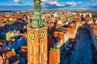 Gdansk 'taki eski şehrin güzel mimarisi. Polonya