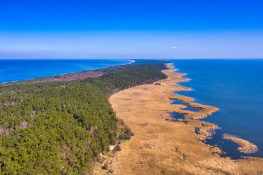 Vistula Gölünün ve Vistula Tükürüğünün havadan görünüşü. Polonya