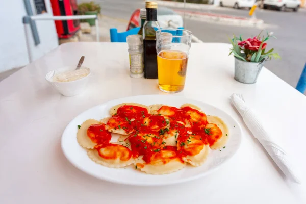 Ravioli Con Salsa Tomate Albahaca — Foto de Stock