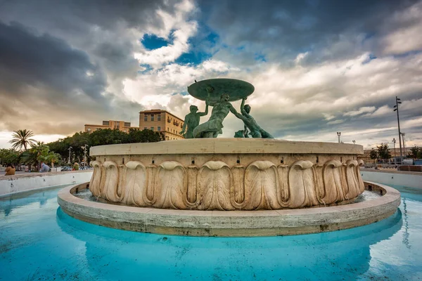 Fonte Iconic Triton Frente Portão Cidade Para Valletta Capital Malta — Fotografia de Stock