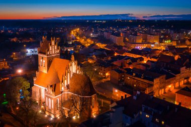 Gniew 'deki Töton Kilisesi gece aydınlandı, Polonya